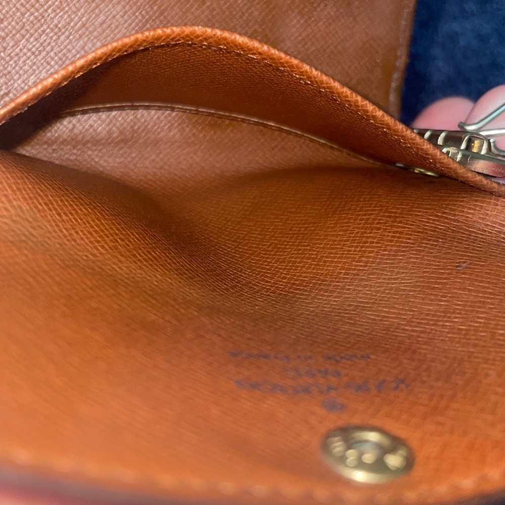 Louis Vuitton Monogram Key Holder - Picture 9 of 10
